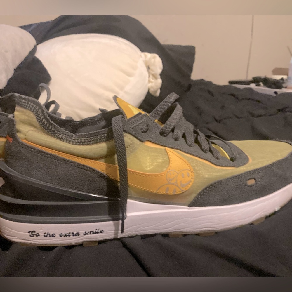 Nike smile shoes